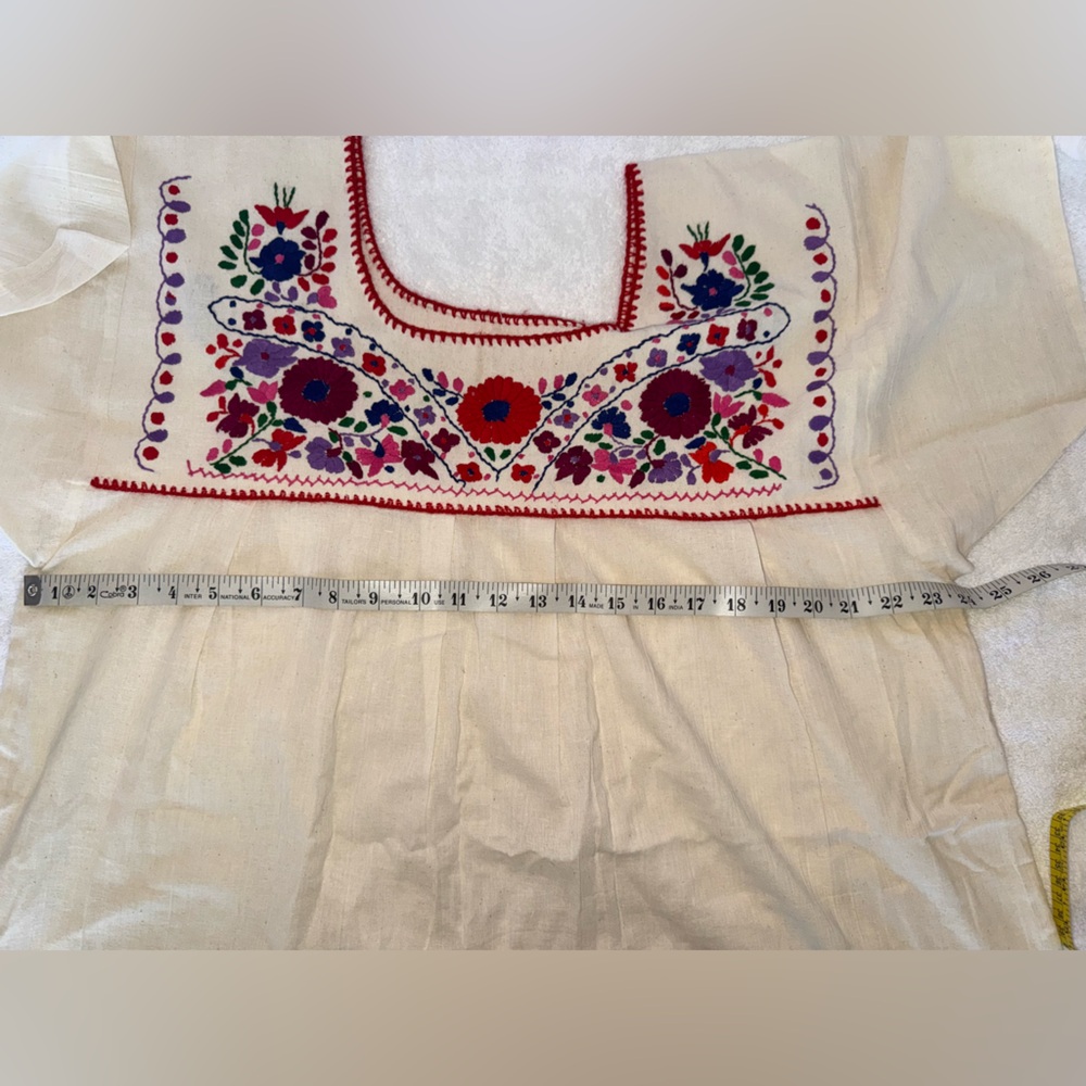 NWOT Embroidered blouse. - Picture 4 of 5
